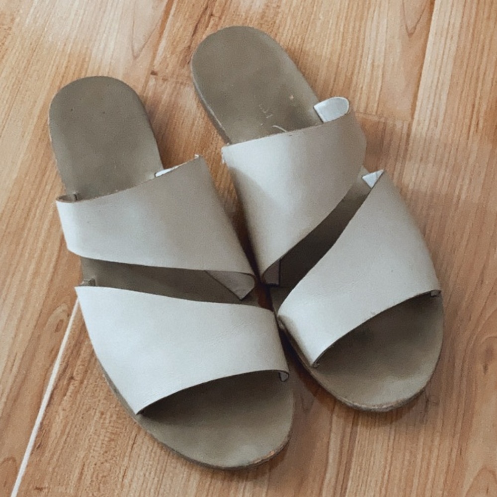 Nine West beige flat sandals